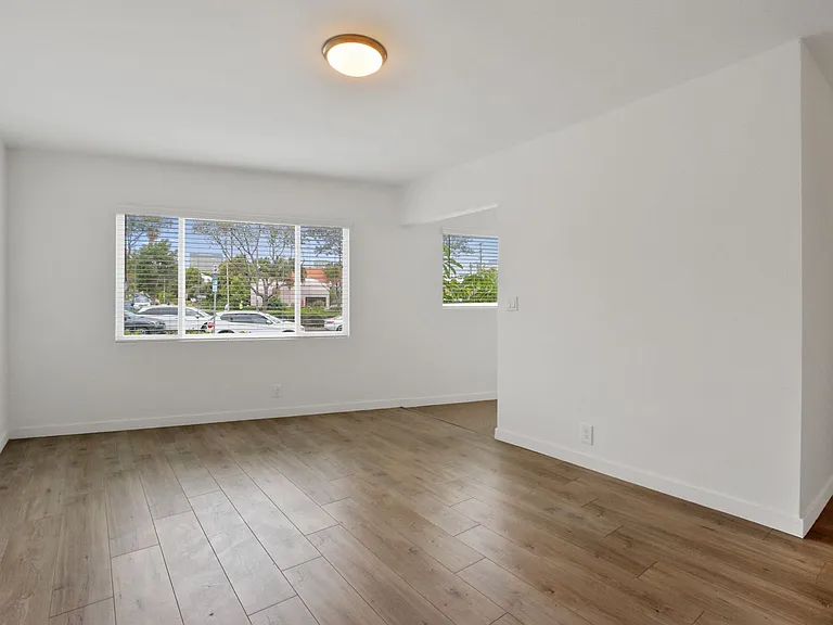 10900 Santa Monica Blvd, prime Westwood! — Photo 8