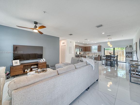 5th image of 10467 NW 82nd St #3