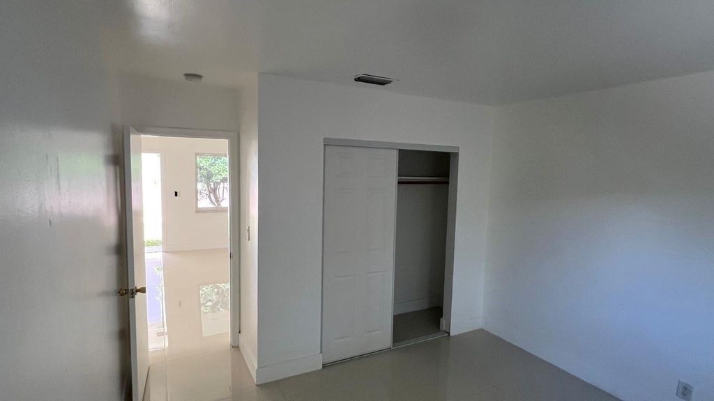 220 SE 22nd Ave APT 2, photo 8