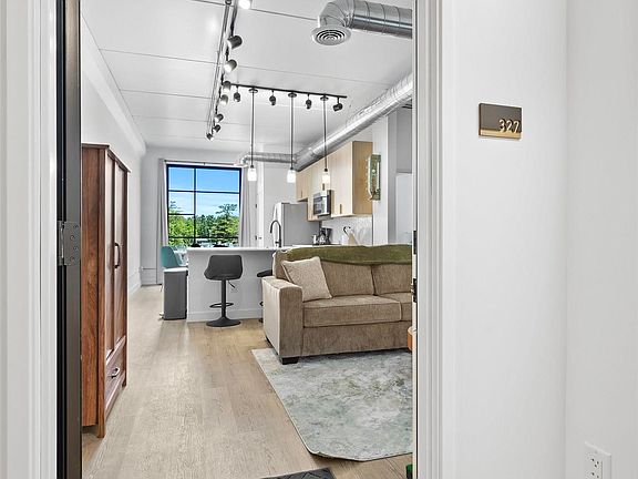 3rd image of 1825-327 E 8th St