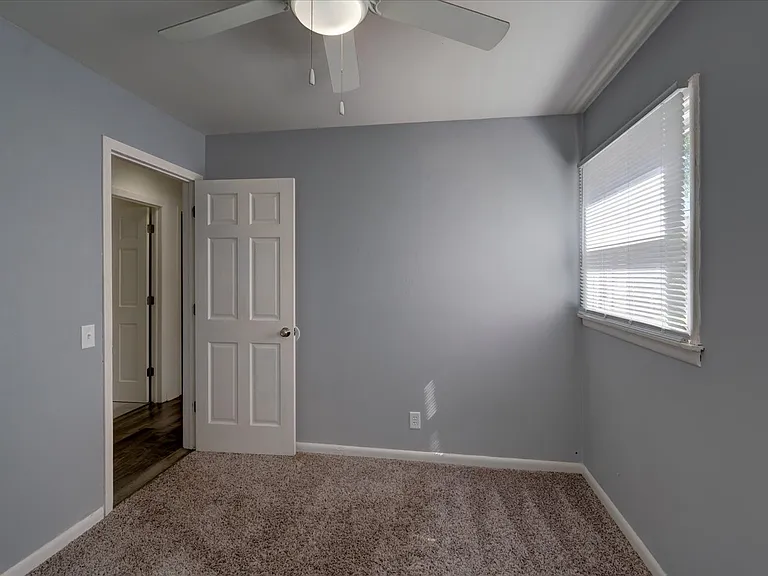 1906 Lake Point Dr #3 — Photo 9