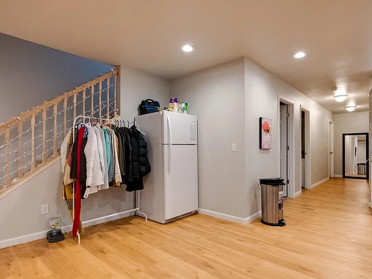 415 E Bradley St #BASEMENT — Photo 6