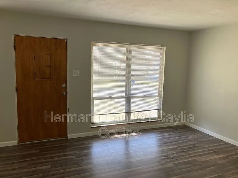 3 bed, 2.0 bath, 873 sqft, $1,125 — Photo 2
