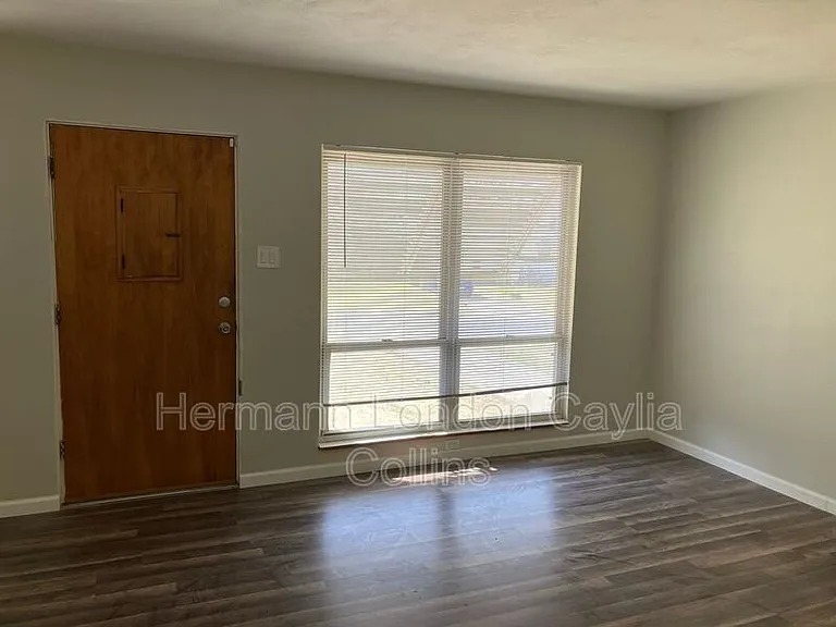 205 Ben Nevis Rd — Photo 2