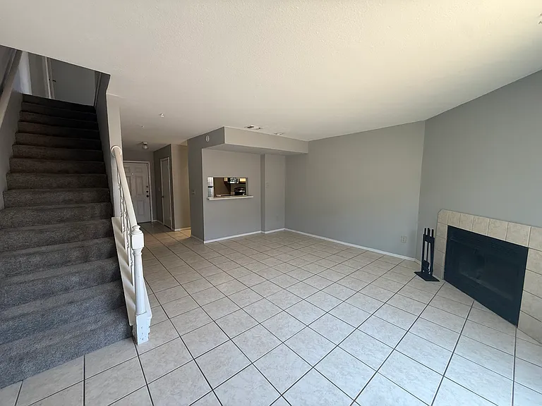 732 W Collins St — Photo 8