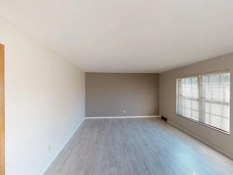 11703 S Williamsburg Dr — Photo 20