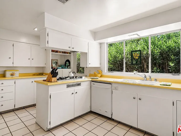1094 S Paseo De Marcia — Photo 5