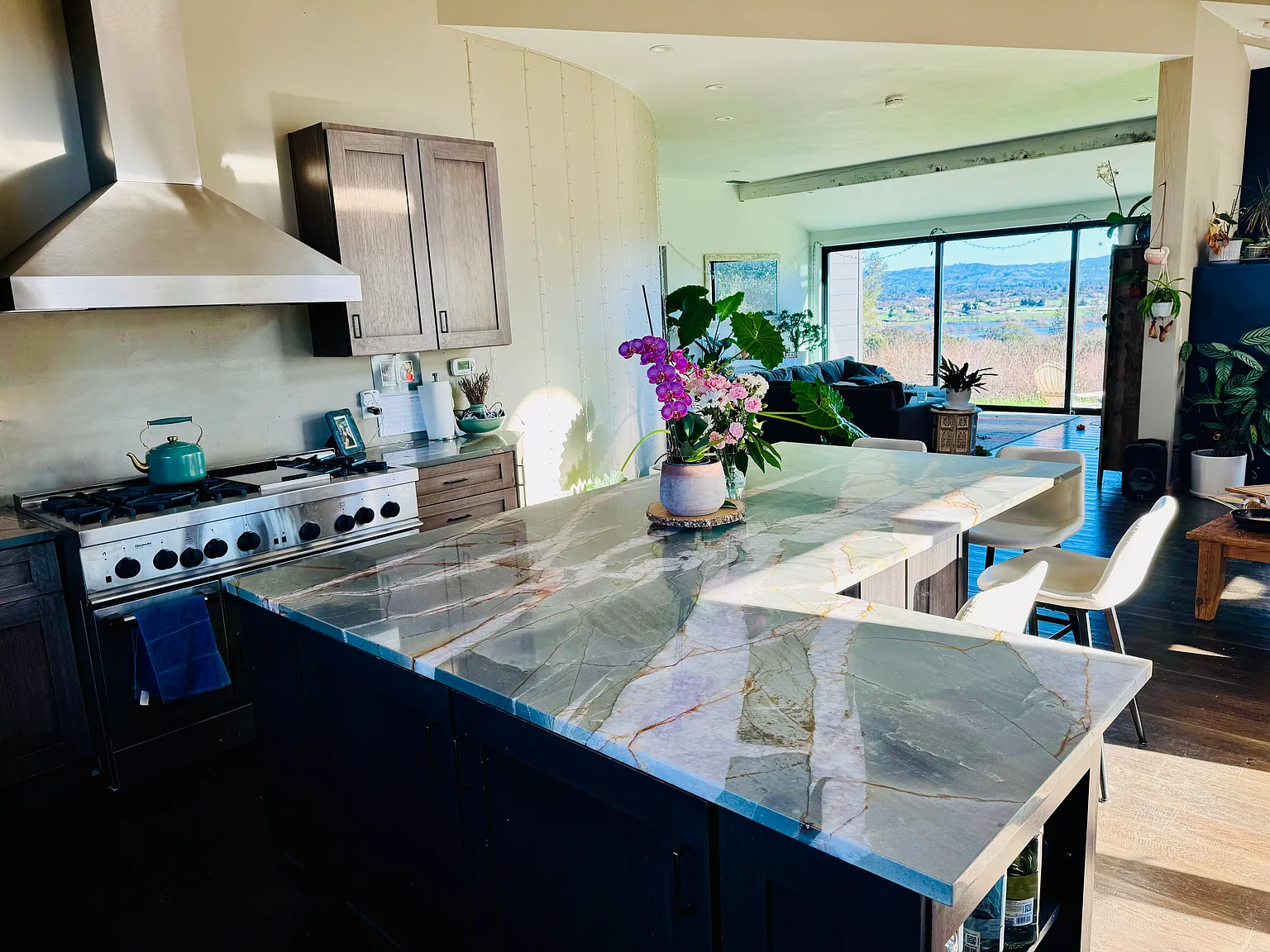 4 bed, 1800 sqft, $5,500 — Photo 1