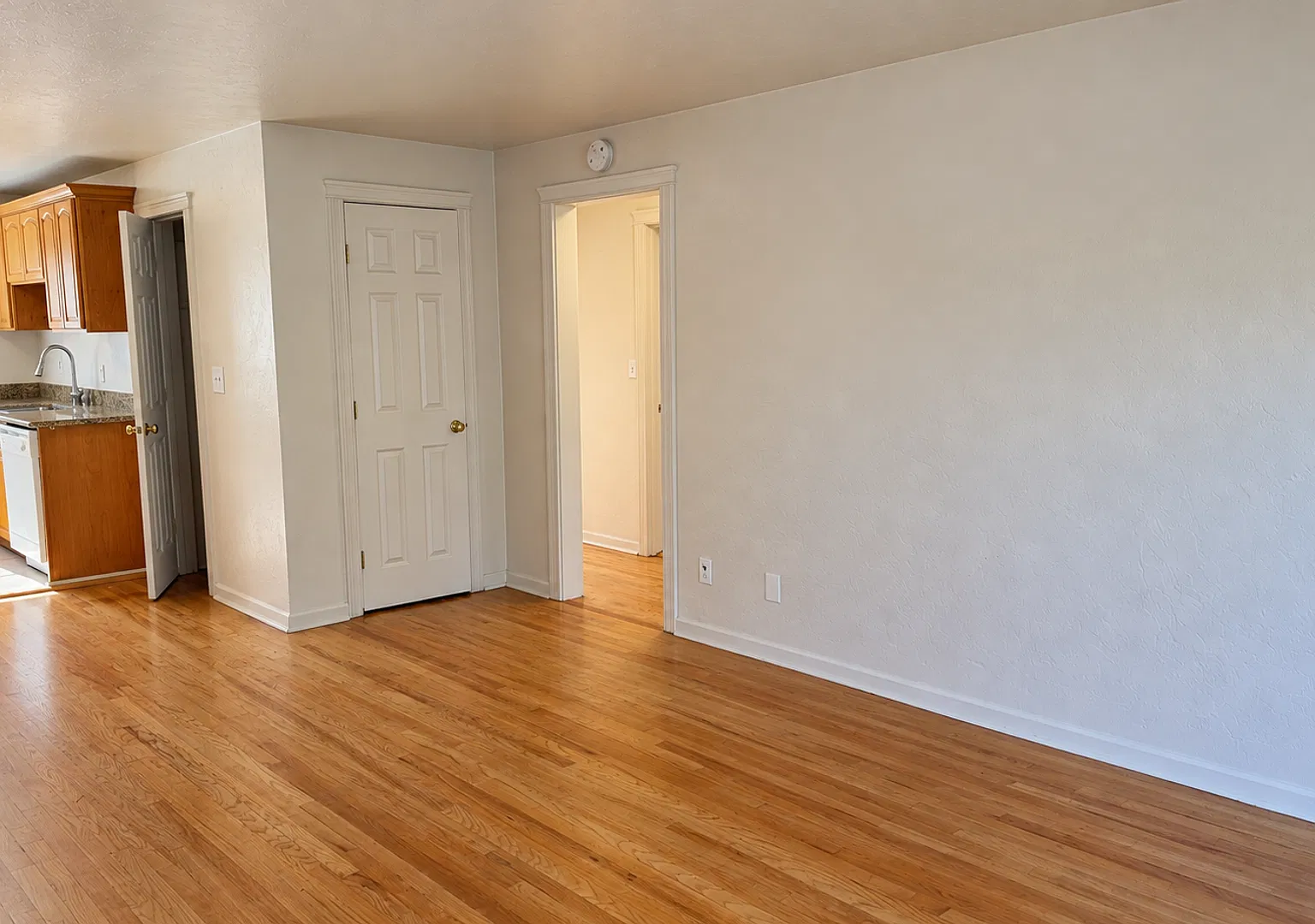 Heather Court Apartments — Photo 4