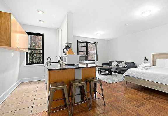 5th image of 205 W 15th St APT 3T