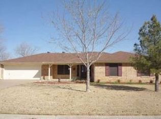 5810 Crestwood Cir E, North Richland Hills, TX 76180