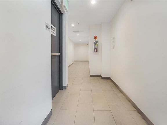 4th image of 10918 Camarillo St #501