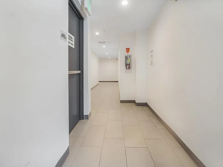 10918 Camarillo St #501 — Photo 3