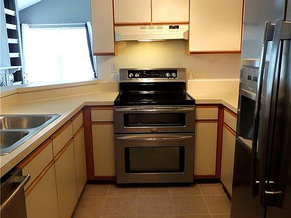 3rd image of 5193 Thatcher Way