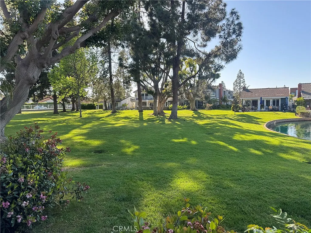 3 bed, 2.5 bath, 2792 sqft, $5,500 — Photo 3