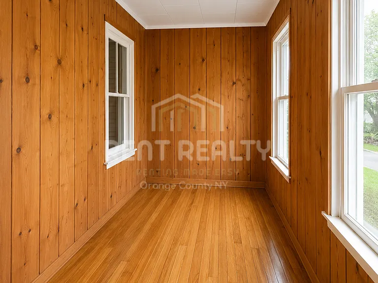 72 Franklin Ave — Photo 9