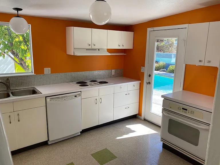 3328 Seneca Dr — Photo 4