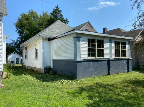 115 N Cherry St, Centralia, IL 62801