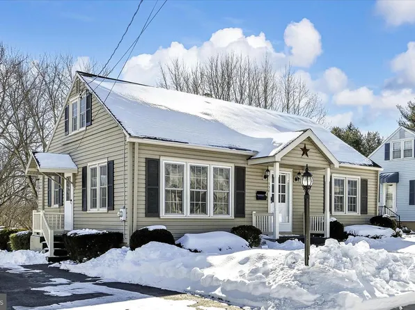 538 W Locust St, Cleona, PA 17042