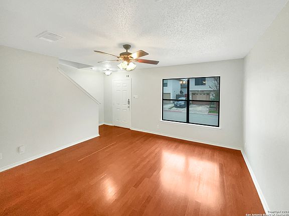 3rd image of 8931 BREEZEFIELD