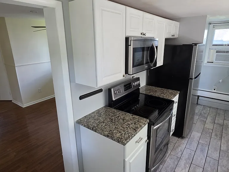 264 Roberts Ave — Photo 2