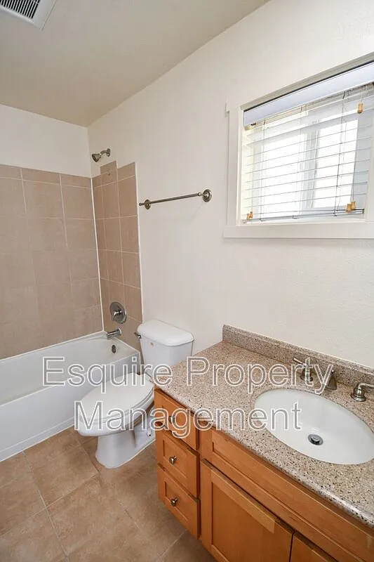 2 bed, 1.0 bath, 815 sqft, $2,395 — Photo 4
