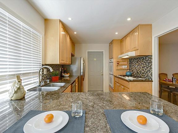 4th image of 857 Calero Ave