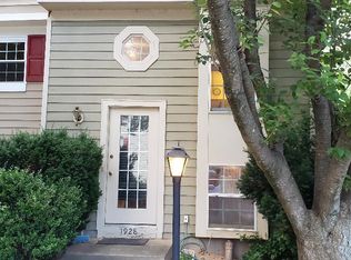 1928 Sagewood Ln, Reston, VA 20191