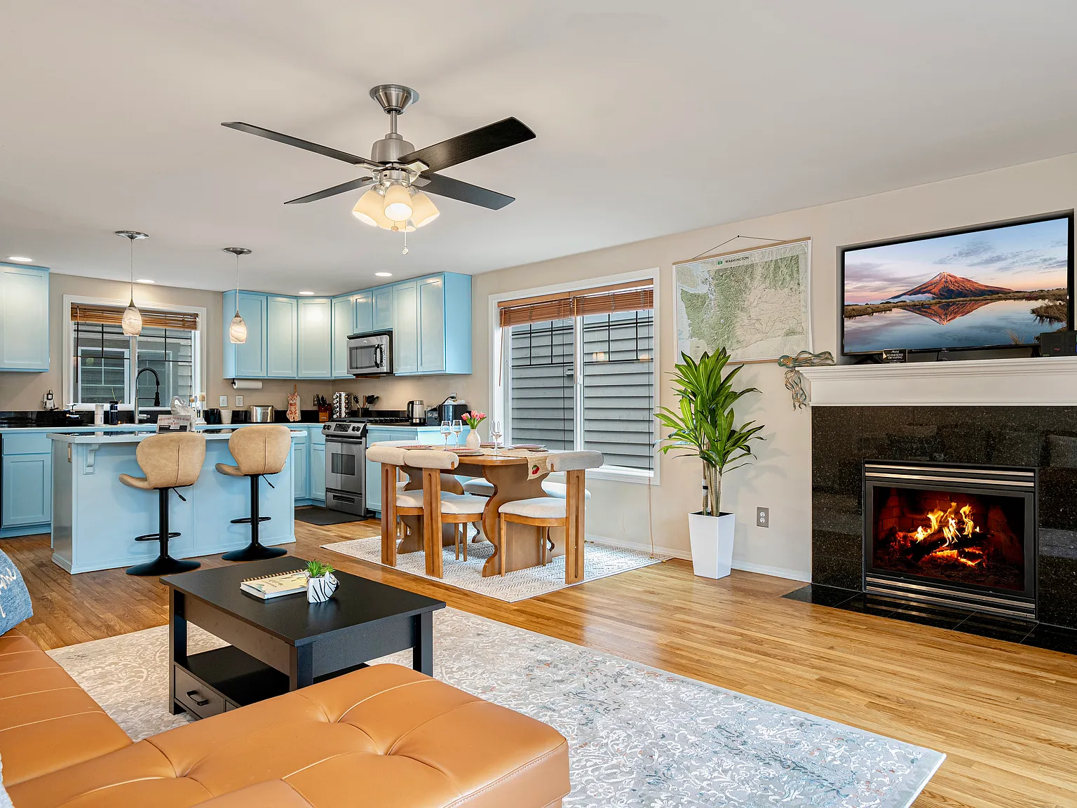 3 bed, 2.5 bath, 1390 sqft, $3,300 — Photo 2