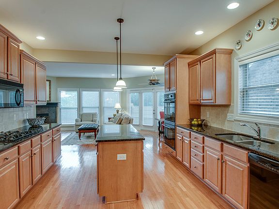 3rd image of 508 Summit Oaks Ct
