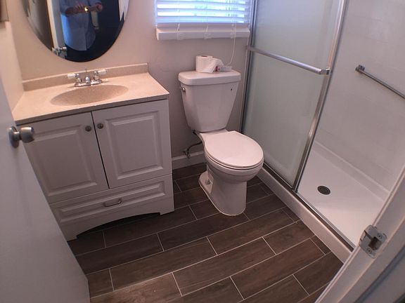 3rd image of 4746 Lakeside Cir
