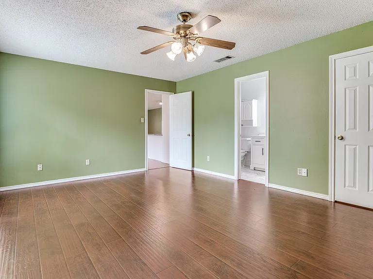 528 Lester St — Photo 14