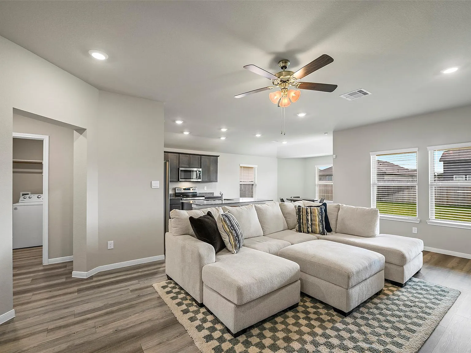 3 bed, 2.0 bath, 1508 sqft, $1,975 — Photo 4