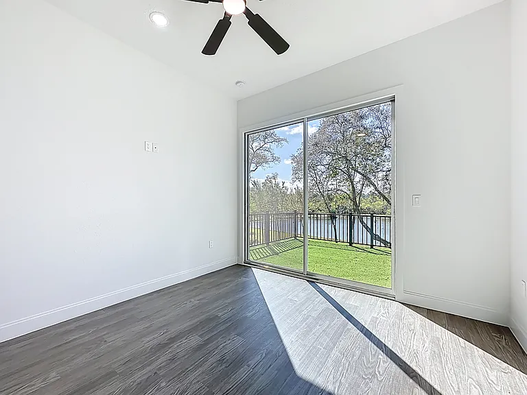 2121 Broad Water Dr — Photo 34