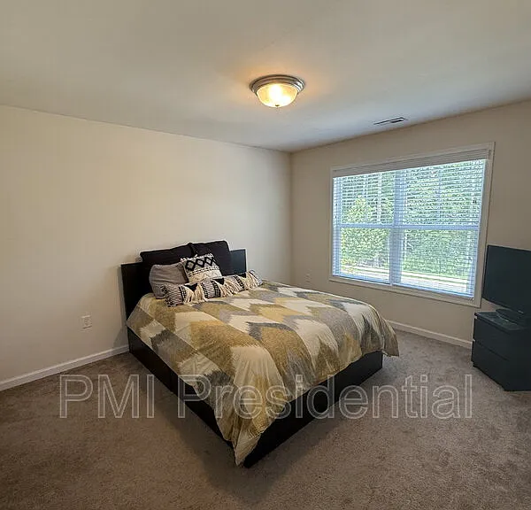 7044 Hepworth Dr — Photo 13