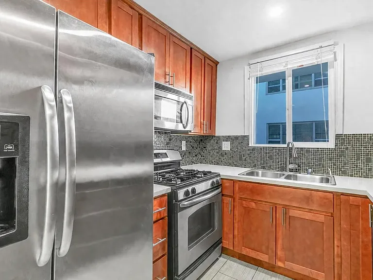 1837 N La Brea Ave #3 — Photo 2