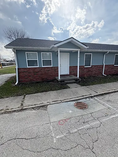 110 E Kauffman St Photo 1