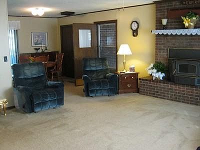 3rd image of 305 Lakeview Dr