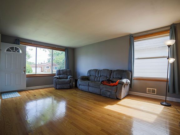 4th image of 5125 W 90th St