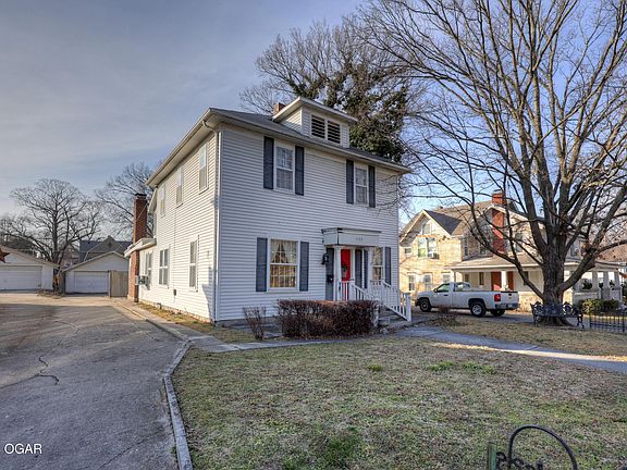 3rd image of 1135 S Maple St