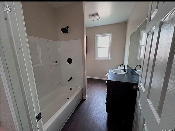 2nd image of 709 Oak St
