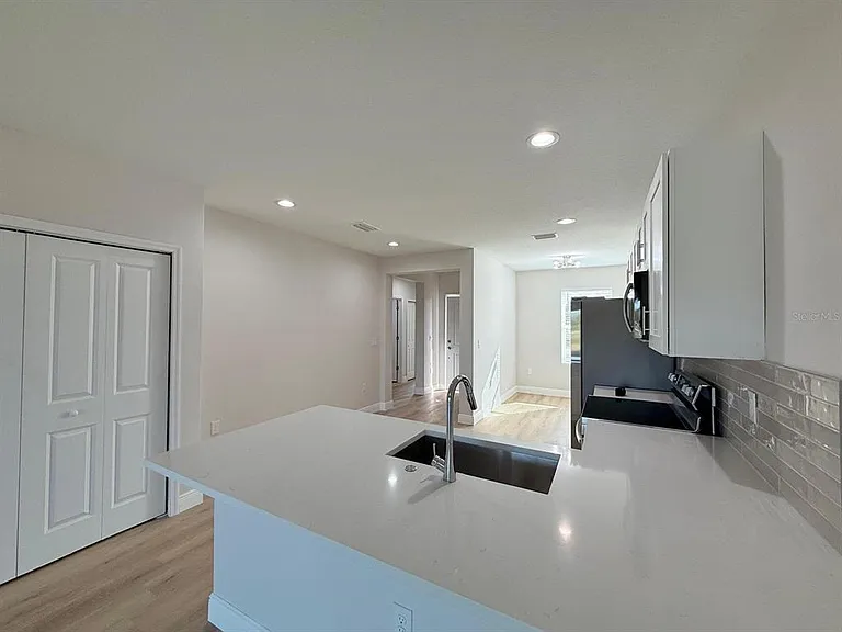 10336 Pendleton Ave — Photo 8