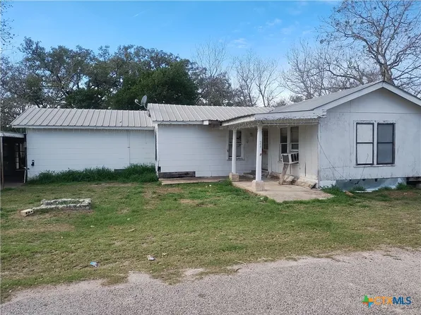 268 N Burke St, Goliad, TX 77963