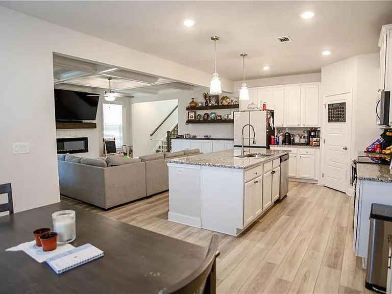5329 Fox Hill Ln — Photo 10