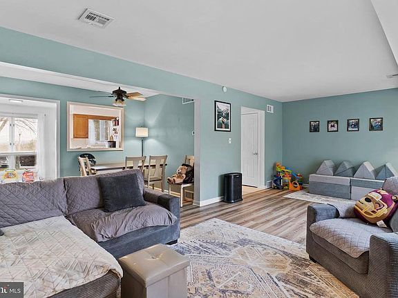 4th image of 1833 Creek View Dr