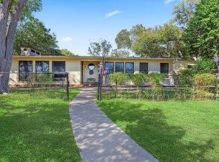 1049 Ivy Ln, Terrell Hills, TX 78209