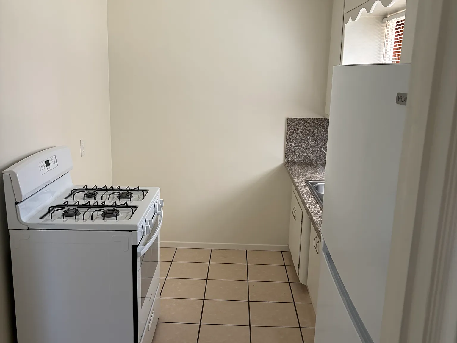 1 bed, 850 sqft, $2,050 — Photo 4