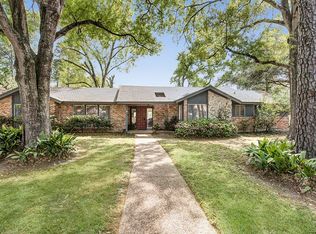 2 Plantation Rd, Houston, TX 77024