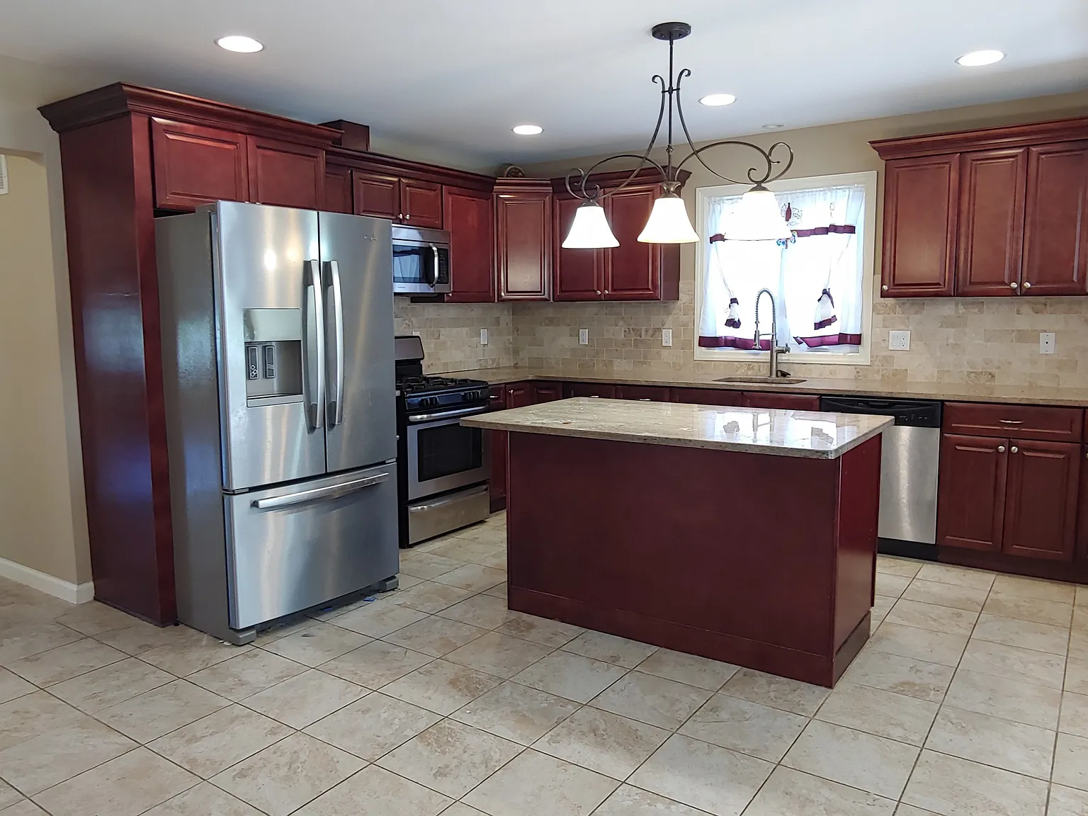 4 bed, 2.5 bath, 2470 sqft, $4,500 — Photo 4
