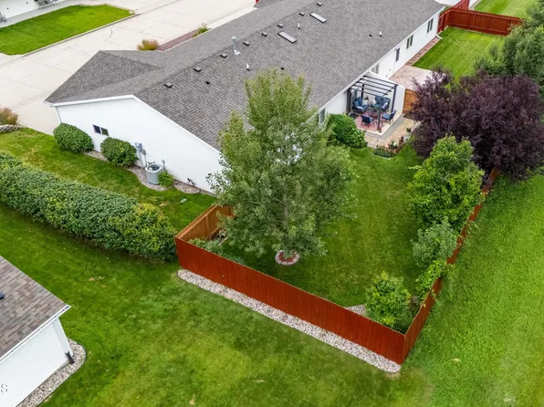 1122 Lakota Ln, Bismarck, ND 58504